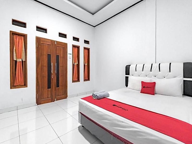 Formerly RedDoorz @ Geopark Ciletuh Sukabumi image