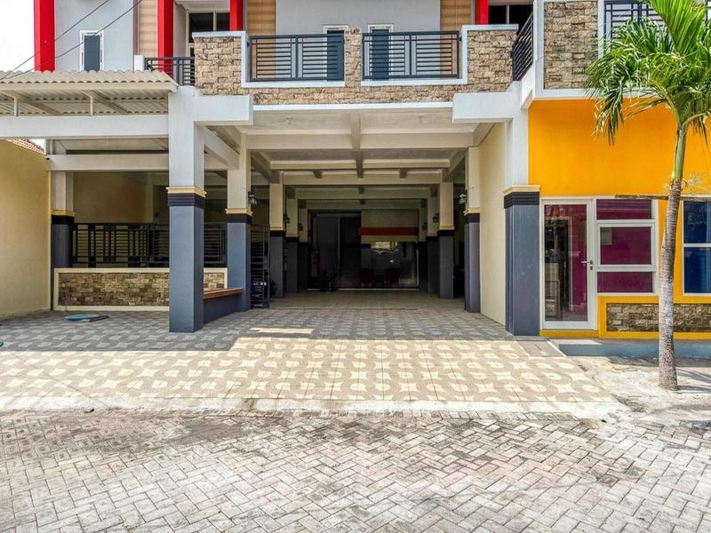 Formerly RedDoorz Syariah Kertomenanggal Surabaya image