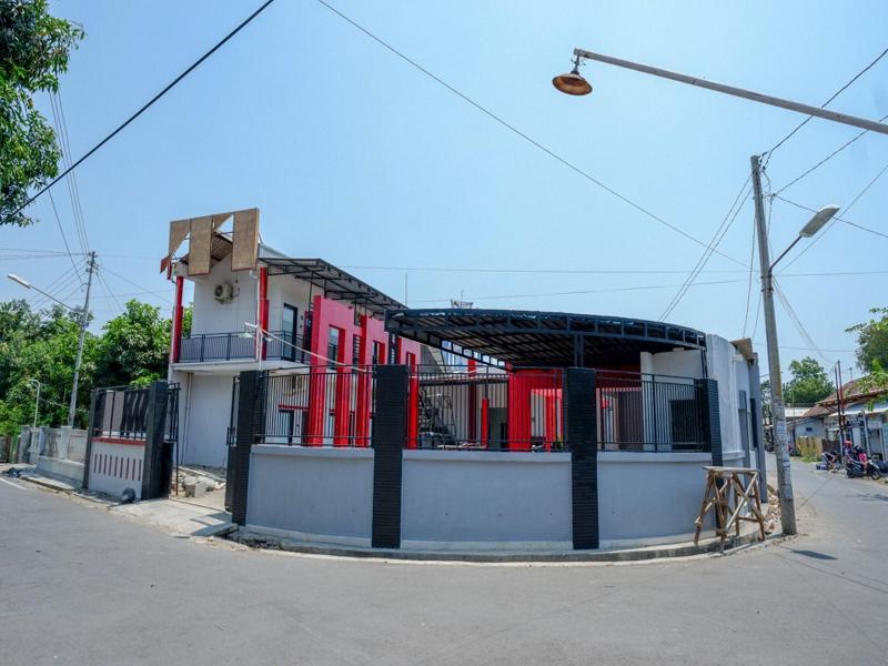 Formerly RedDoorz Syariah near Alun Alun Tegal