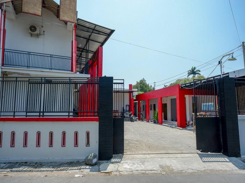 Formerly RedDoorz Syariah near Alun Alun Tegal