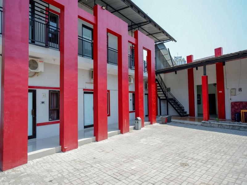 Formerly RedDoorz Syariah near Alun Alun Tegal