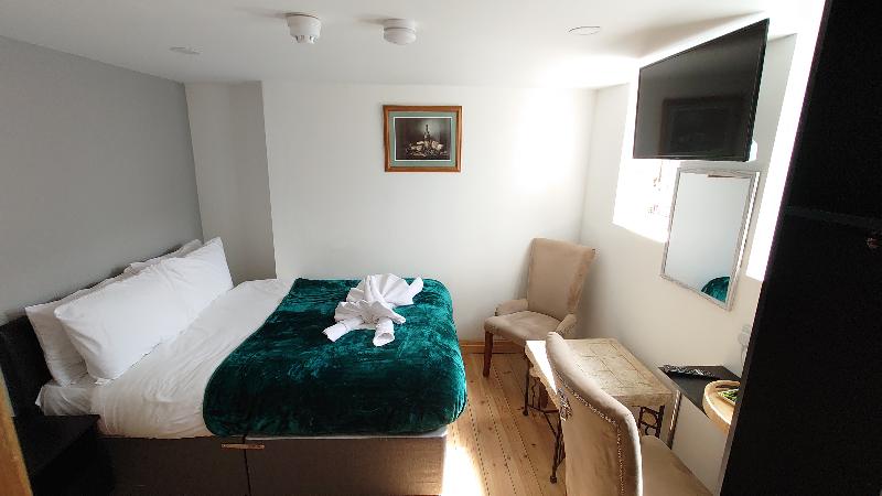 OYO High Tide Hotel - SELF CHECK IN image