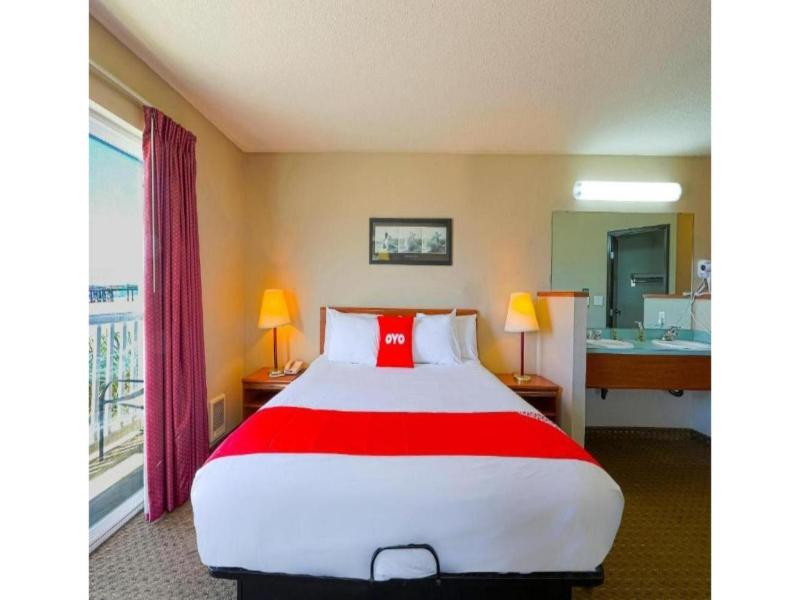 Siletz Bay Beachfront Hotel by OYO Lincoln City image