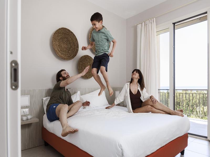 Luna Minoica Suites & Apartments image