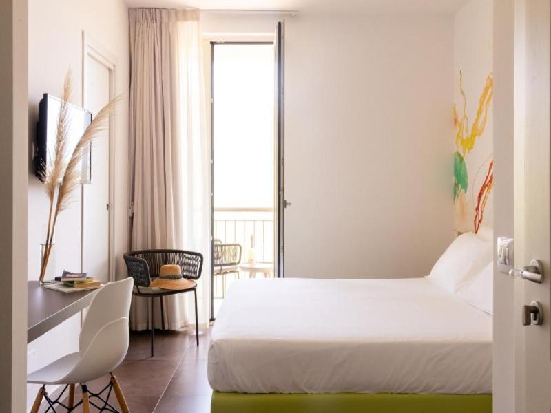 Luna Minoica Suites & Apartments image