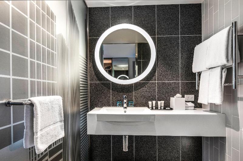 Holiday Inn Express Melbourne Little Collins image