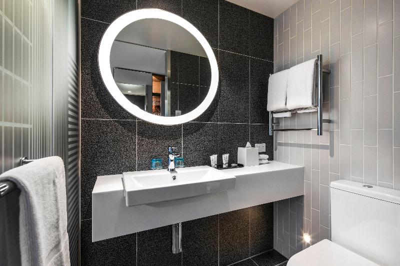 Holiday Inn Express Melbourne Little Collins image
