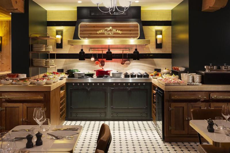 Ours Blanc Hotel & Spa image