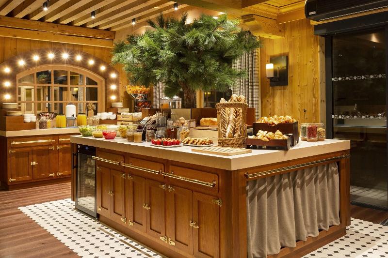Ours Blanc Hotel & Spa image