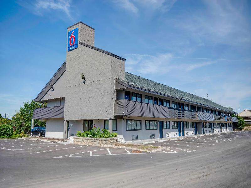 Motel 6 Columbus OH - OSU North image