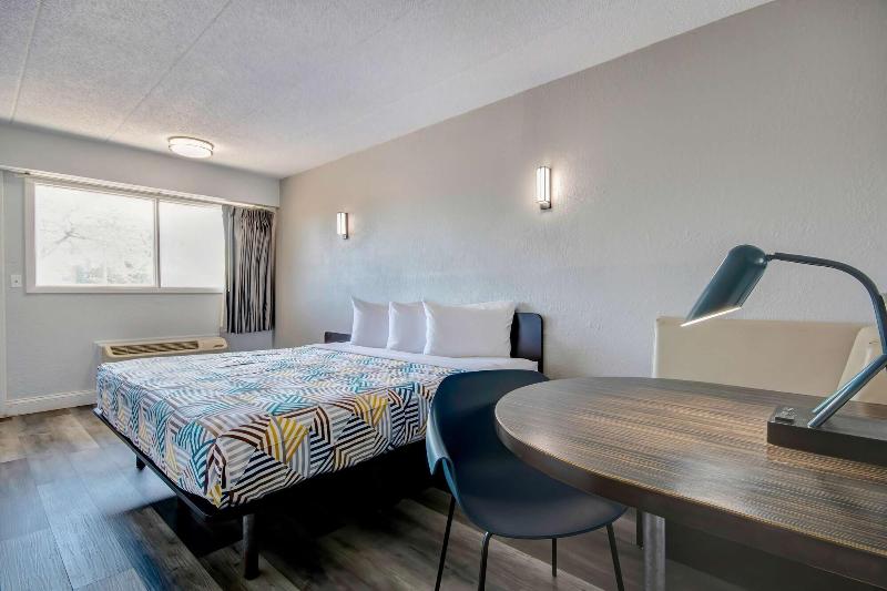 Motel 6 Columbus OH - OSU North image