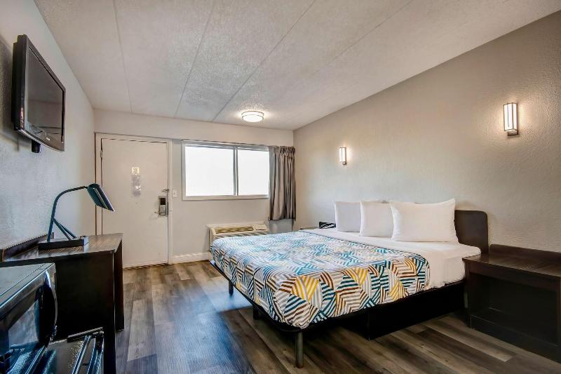 Motel 6 Columbus OH - OSU North image