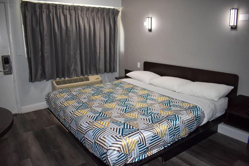 Motel 6 Columbus OH - OSU North image