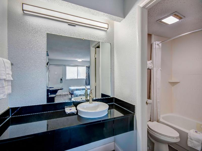 Motel 6 Columbus OH - OSU North image