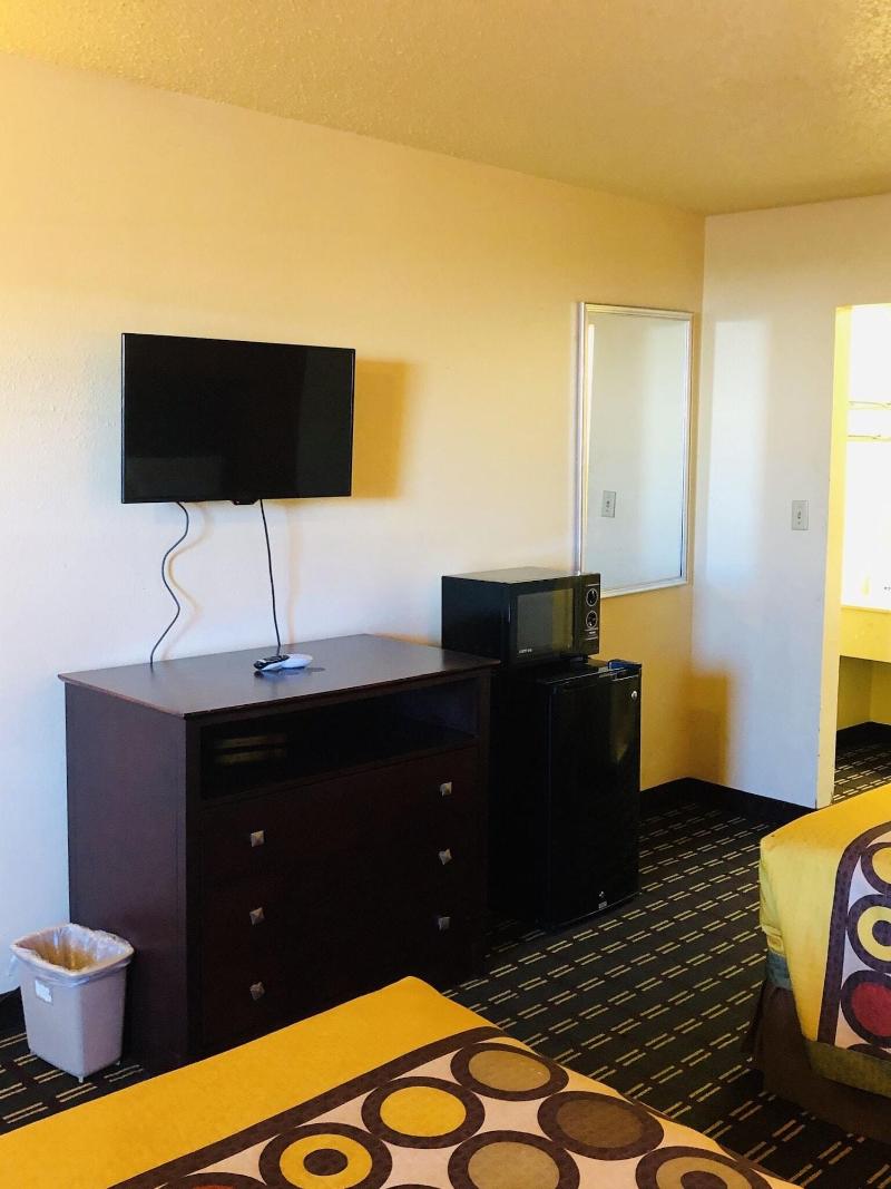 Executive Inn & Suites image 5