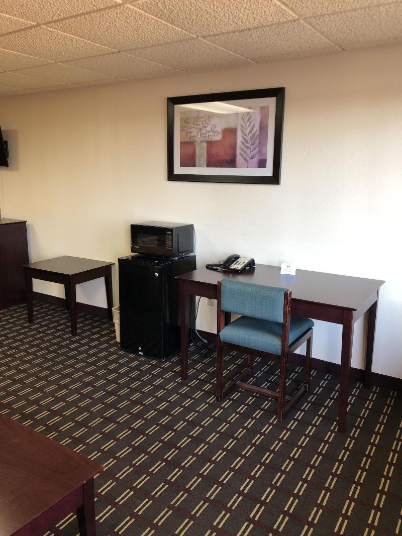 Executive Inn & Suites image 3