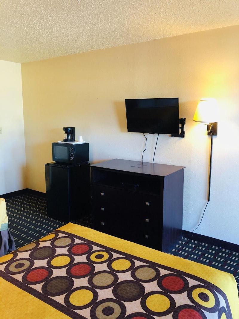 Executive Inn & Suites image 9