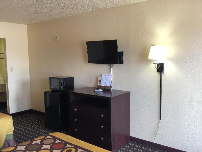 Executive Inn & Suites image 7