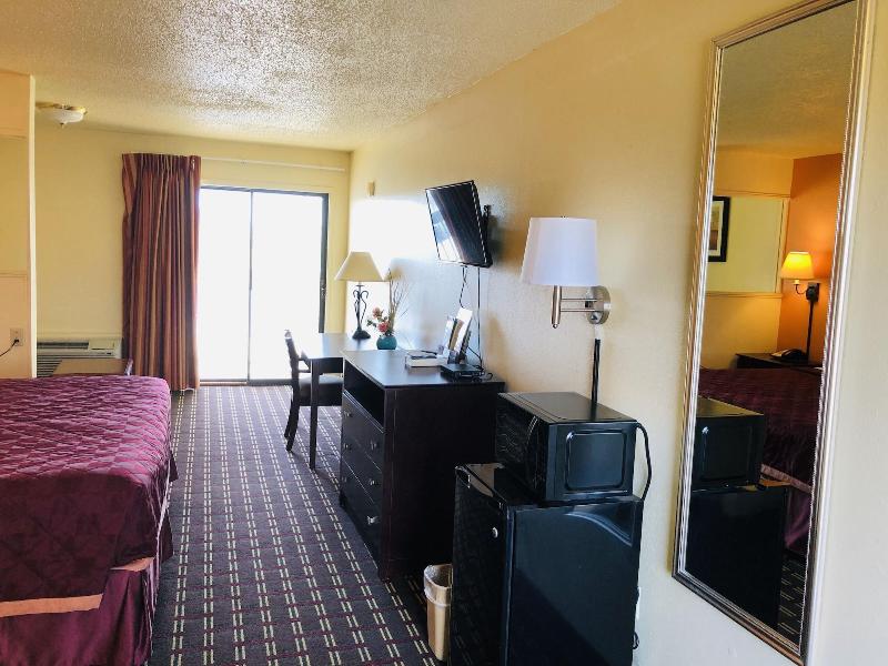 Executive Inn & Suites image 4