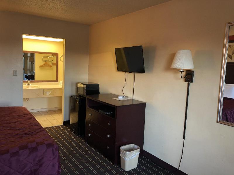 Executive Inn & Suites image