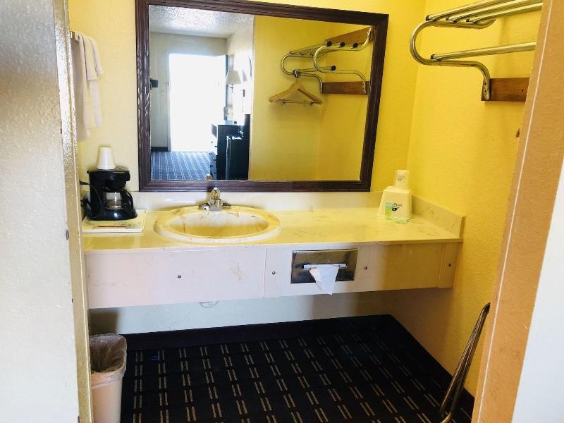 Executive Inn & Suites image