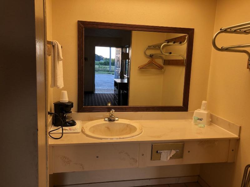 Executive Inn & Suites image