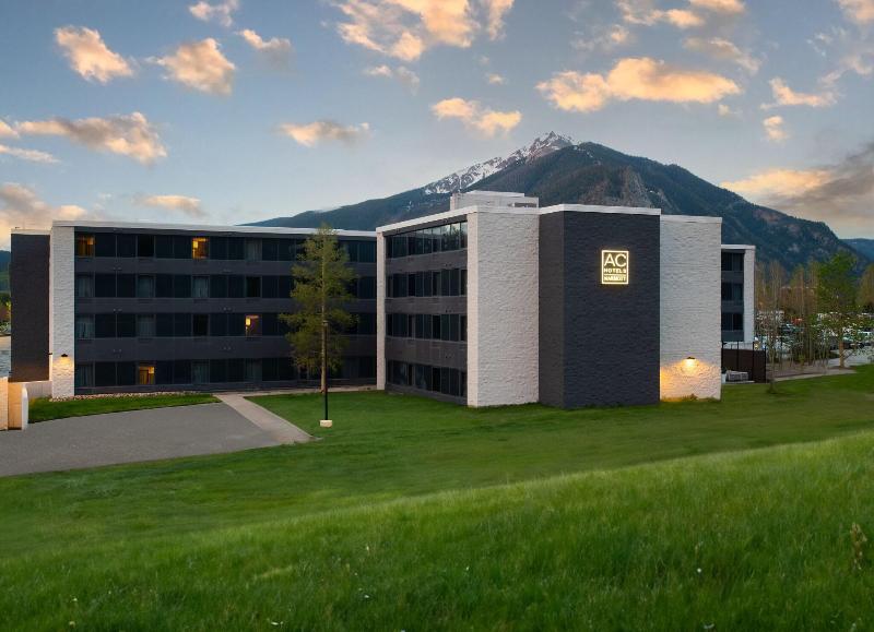 Summit Suites image
