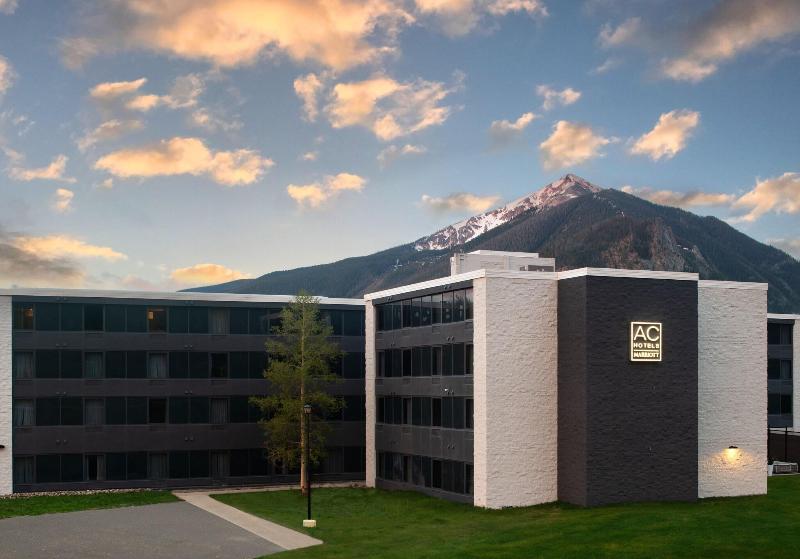 Summit Suites image