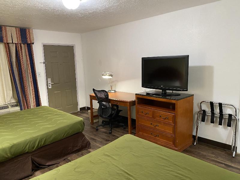 Desert Sands Inn & Suites image