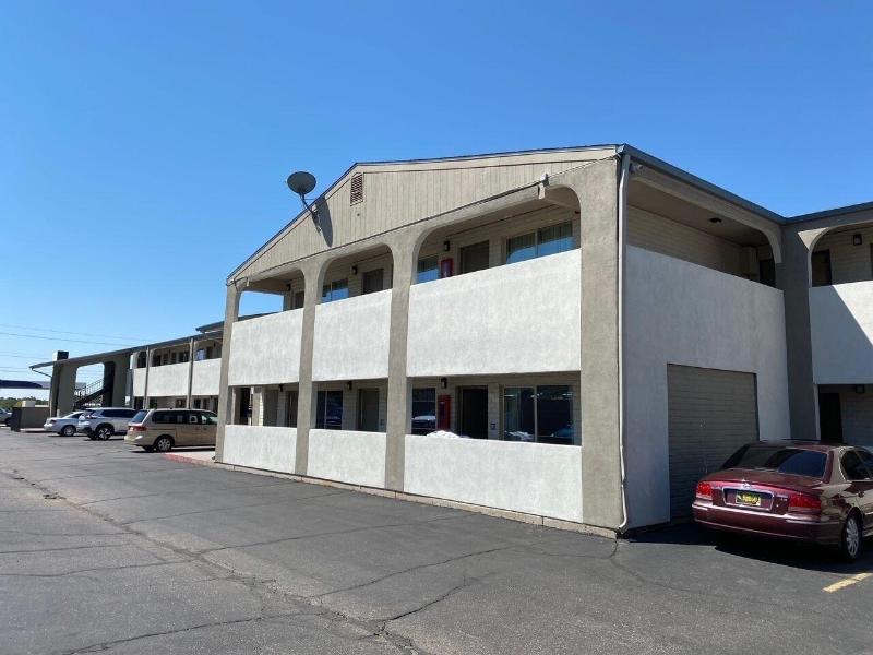 Desert Sands Inn & Suites image