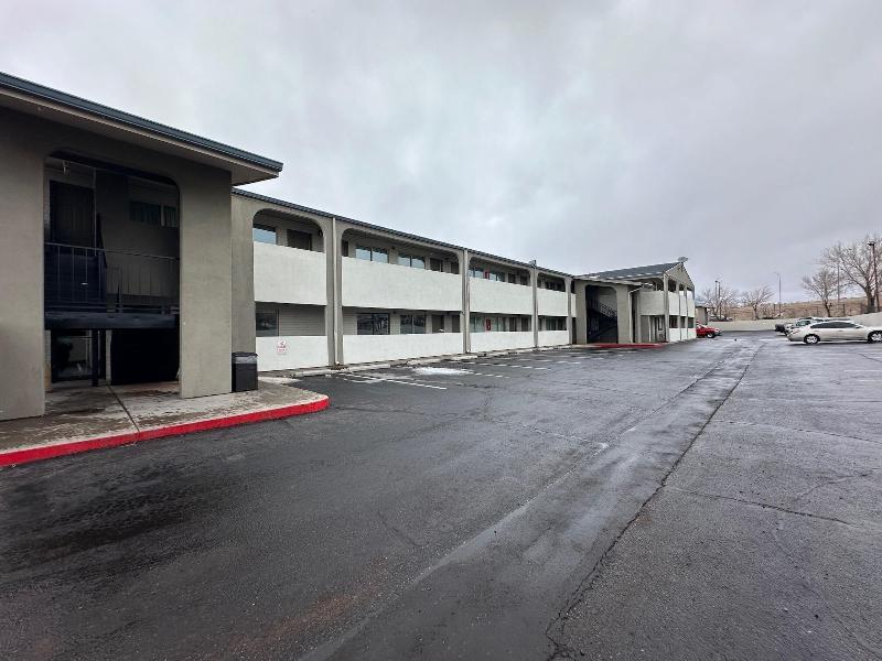 Desert Sands Inn & Suites image