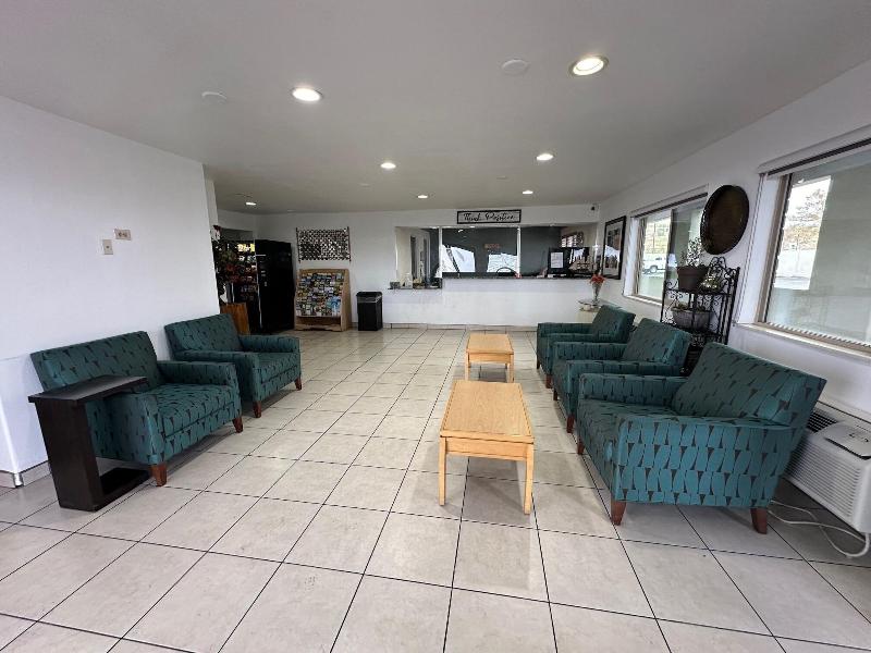 Desert Sands Inn & Suites image