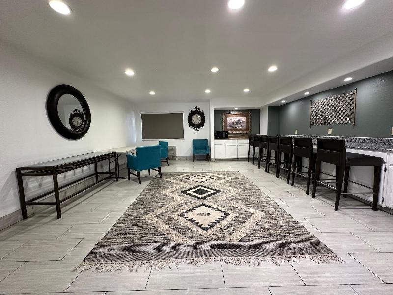 Desert Sands Inn & Suites image