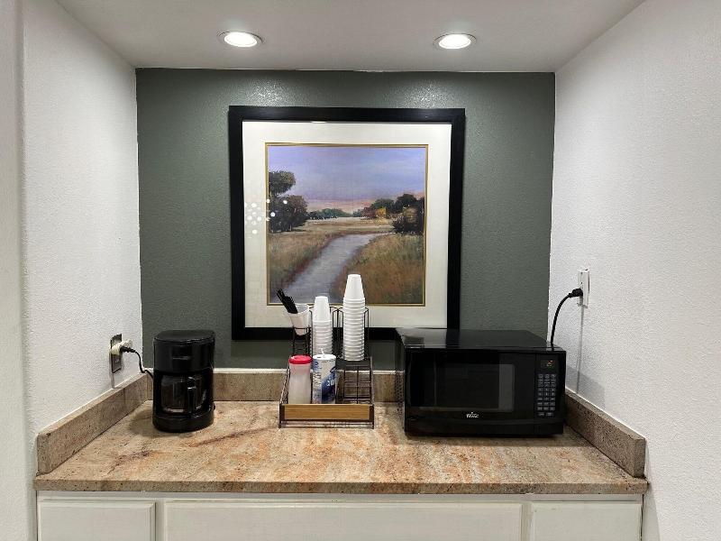 Desert Sands Inn & Suites image