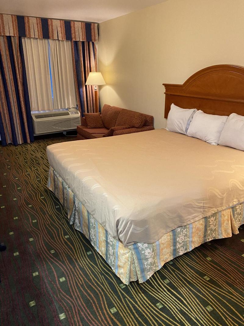 Desert Sands Inn & Suites image