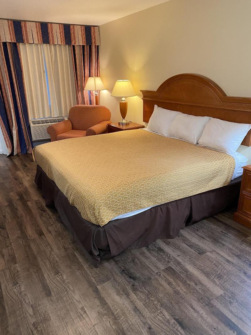 Desert Sands Inn & Suites image