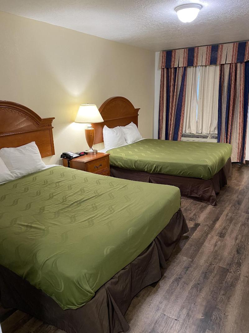 Desert Sands Inn & Suites image