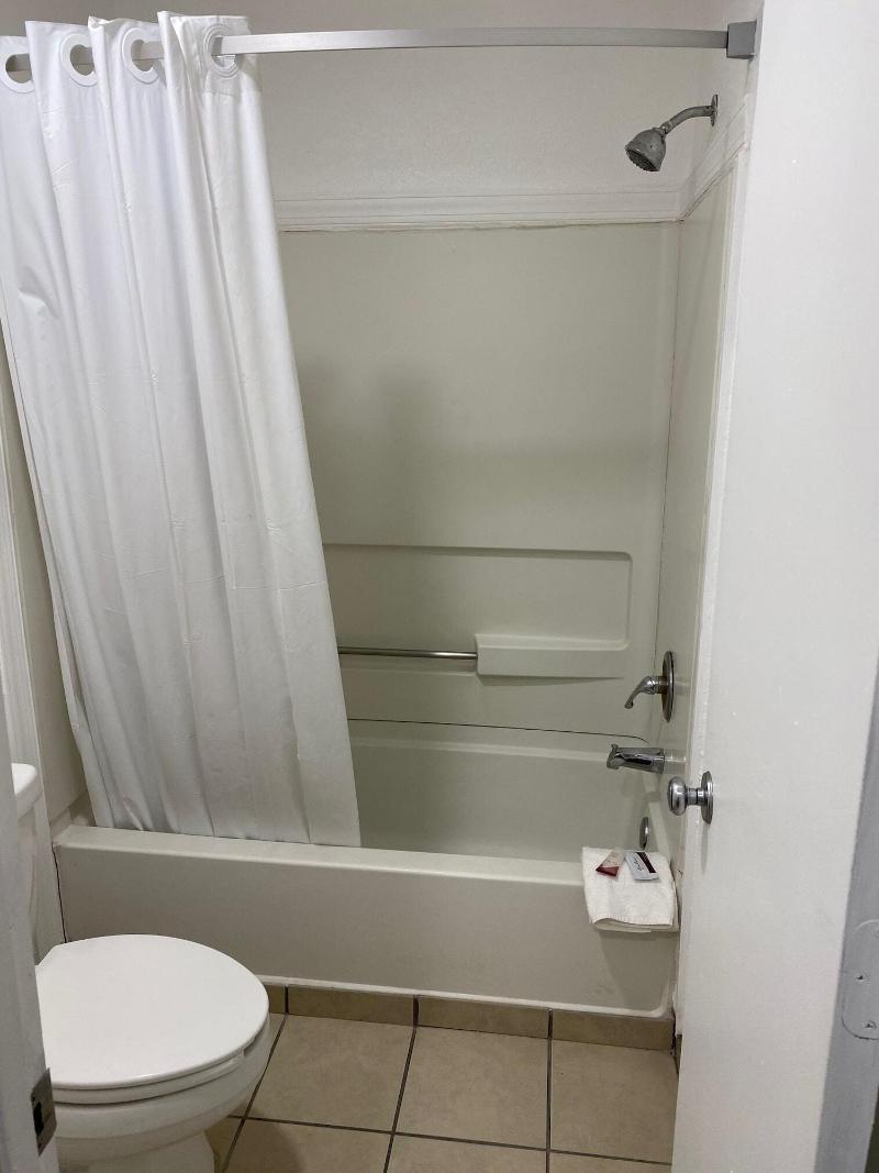 Desert Sands Inn & Suites image