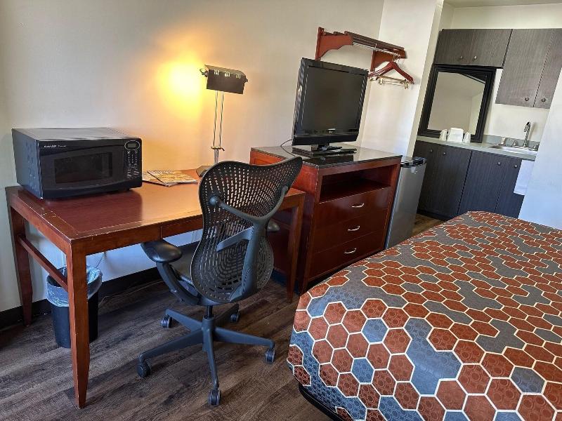Desert Sands Inn & Suites image