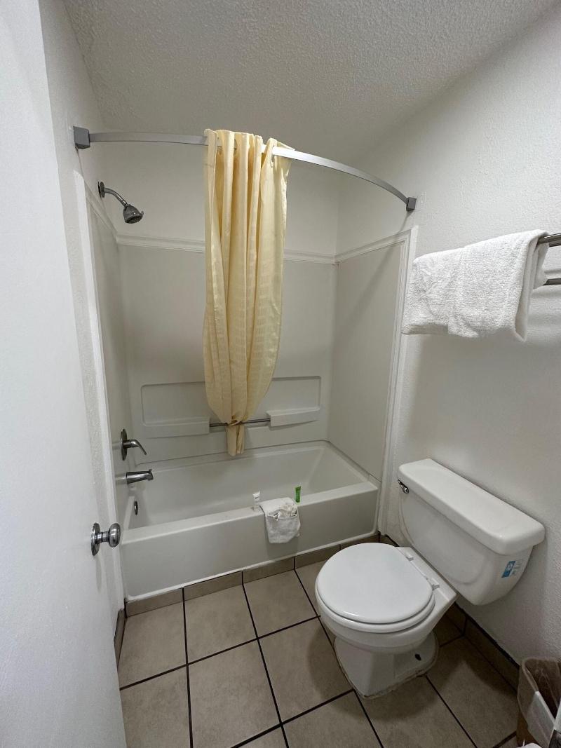 Desert Sands Inn & Suites image
