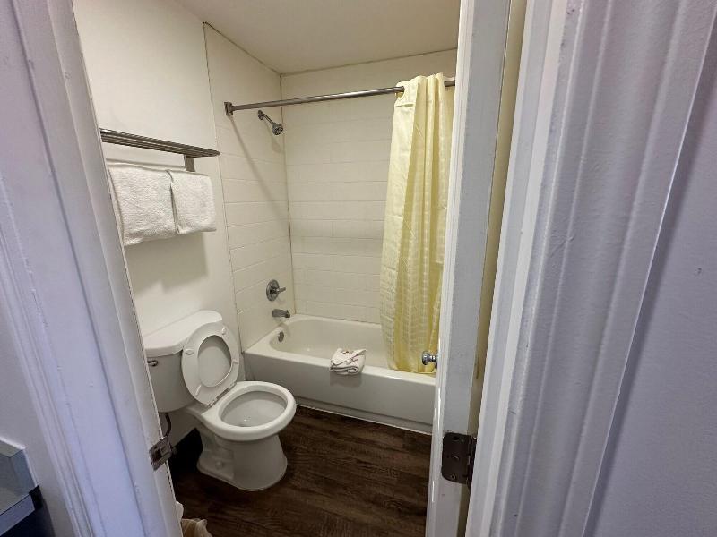 Desert Sands Inn & Suites image