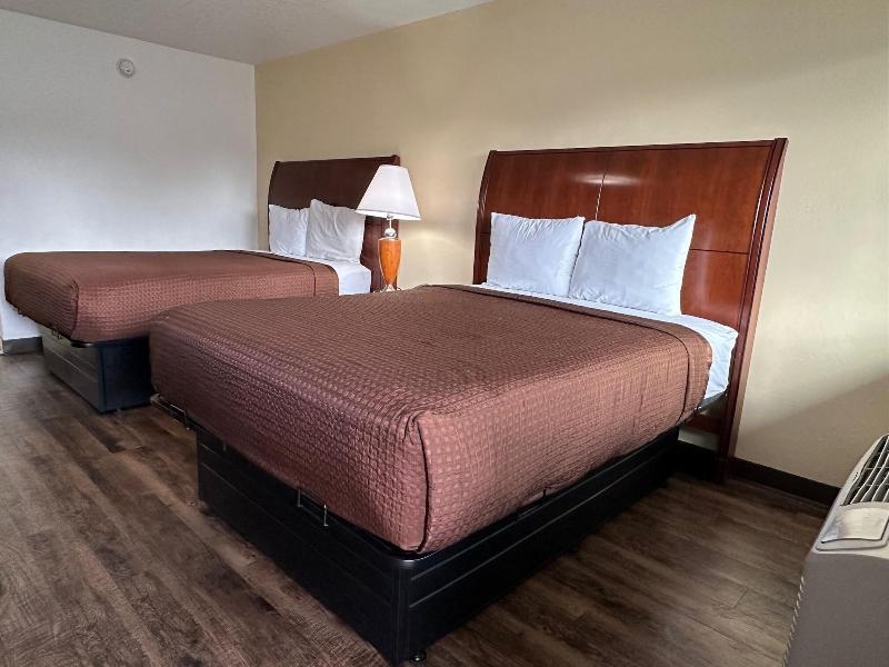 Desert Sands Inn & Suites image