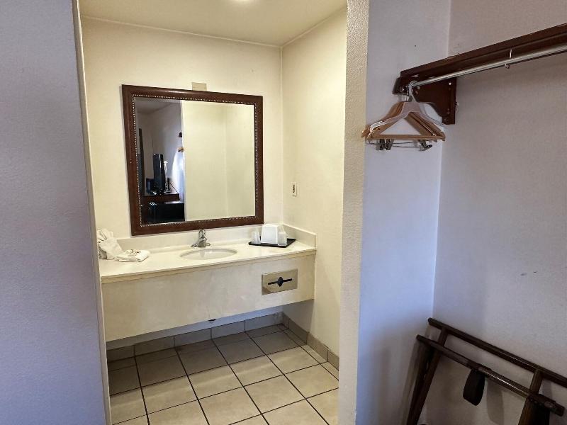 Desert Sands Inn & Suites image