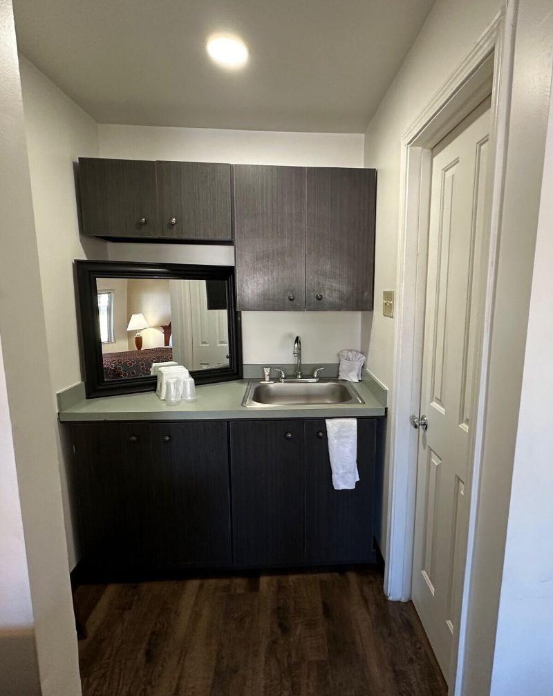 Desert Sands Inn & Suites image