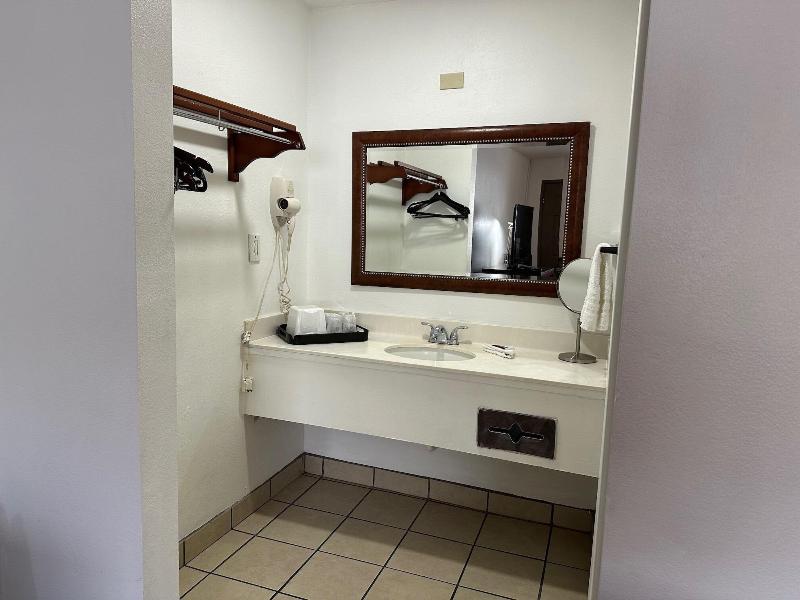 Desert Sands Inn & Suites image