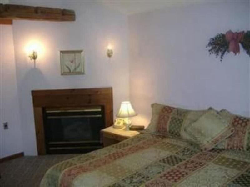 Sturbridge Country Inn image