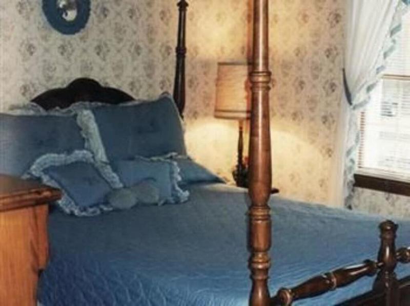 Sturbridge Country Inn image