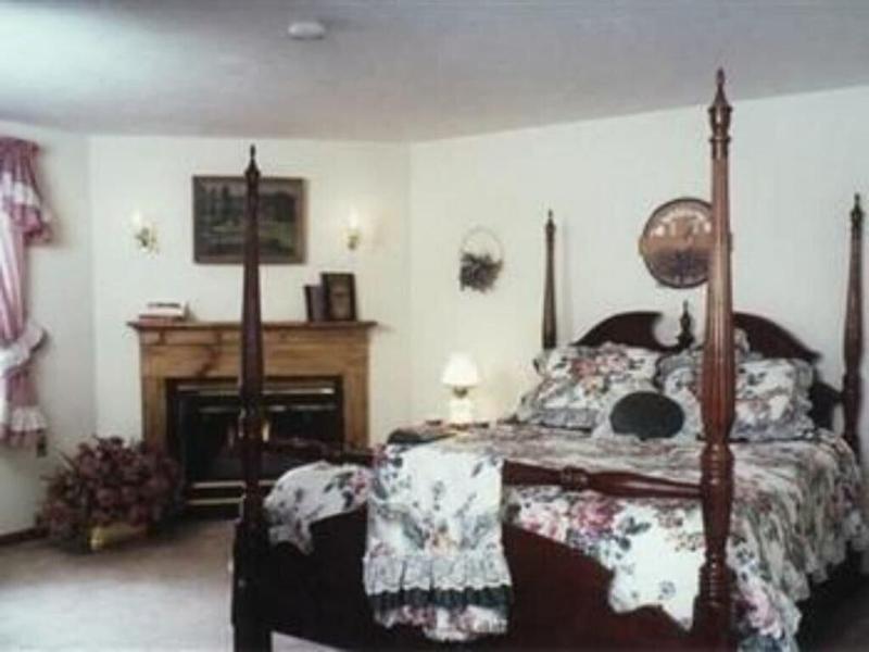 Sturbridge Country Inn image
