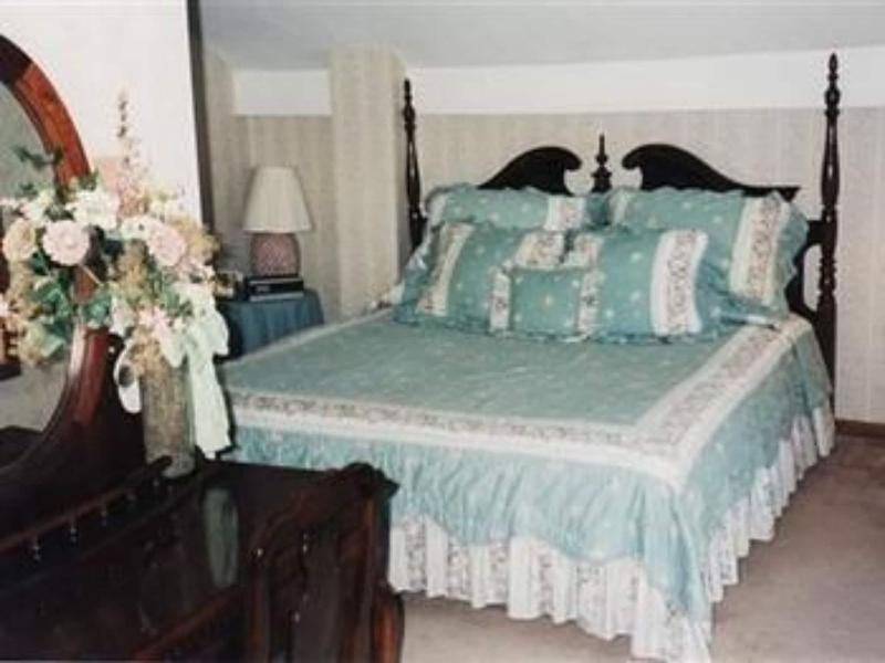 Sturbridge Country Inn image