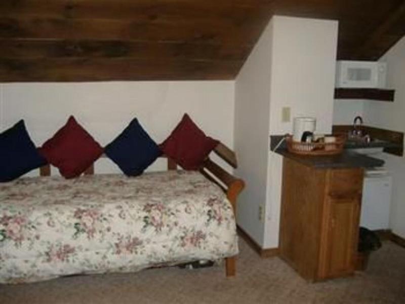 Sturbridge Country Inn image